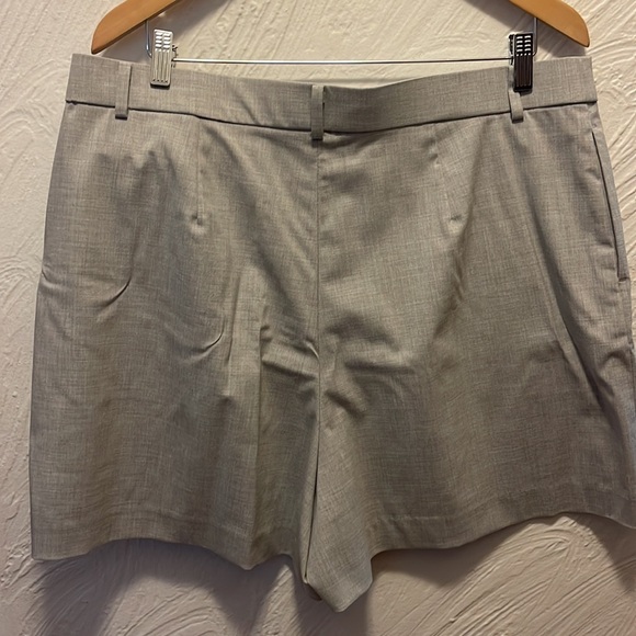 NWT Uniqlo women’s shorts XXL - Picture 2 of 3